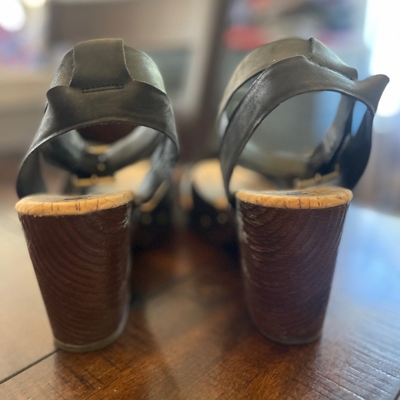 KORKS Black Strappy Women's Sandals, size 9 - Picture 4 of 6